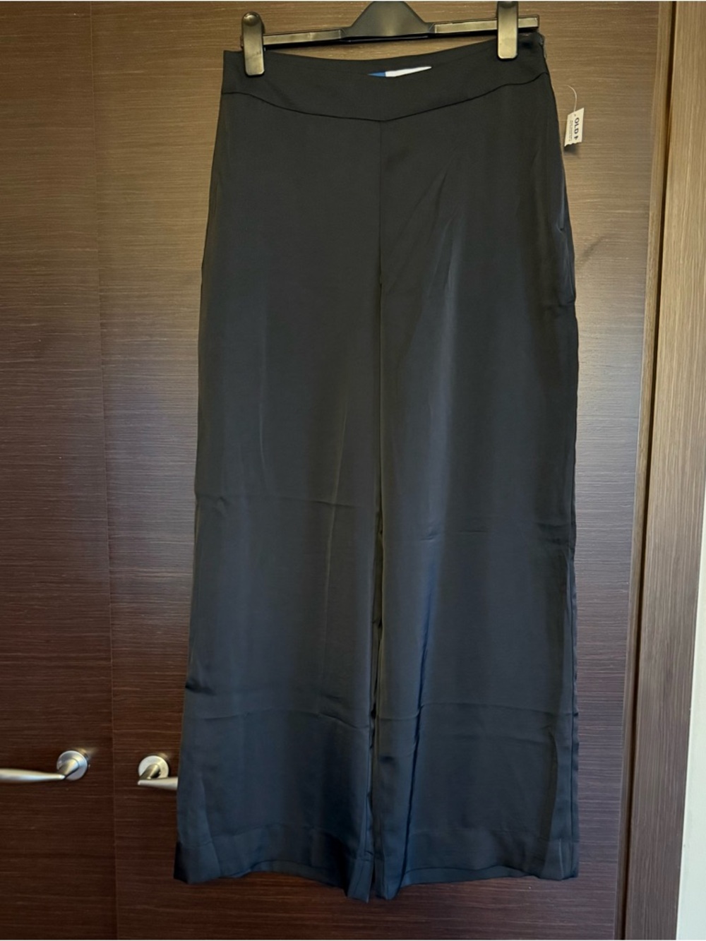 Old Navy High Waisted Super Wide Leg Satin Pants in Black Jack - NWT - Size 10